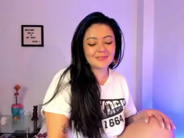 Lauratoro  live sex cam