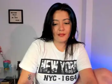 Lauratoro  live sex cam