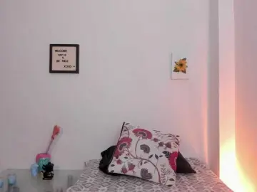 Lauratoro  live sex cam