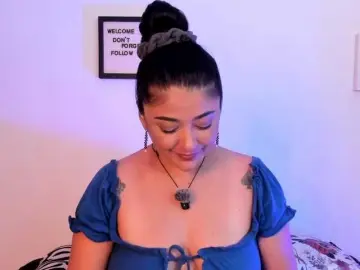 Lauratoro  live sex cam