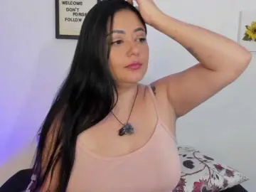 Lauratoro  live sex cam