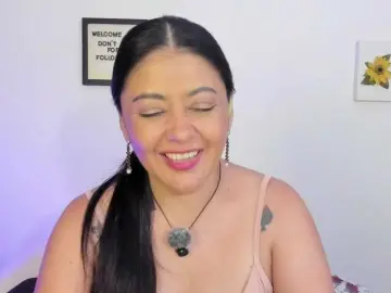 Lauratoro  live sex cam