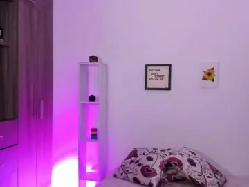 Lauratoro  live sex cam