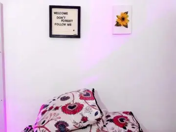 Lauratoro  live sex cam