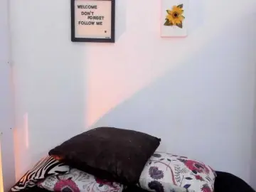 Lauratoro  live sex cam