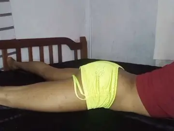 Petittegoddess254  live sex cam