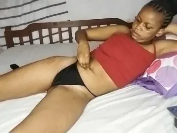 Petittegoddess254  live sex cam