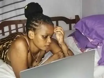 Petittegoddess254  live sex cam
