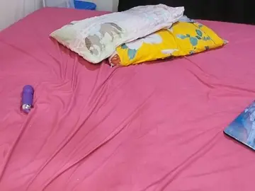 Petittegoddess254  live sex cam