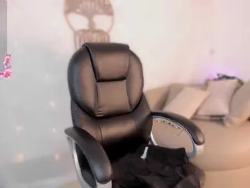 Kylie-soraya  live sex cam