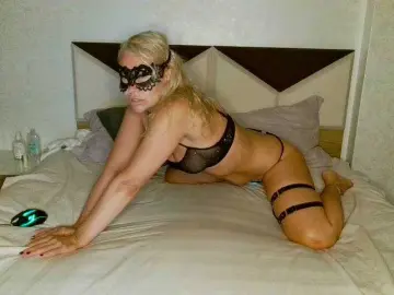 HoneyLuna7  live sex cam
