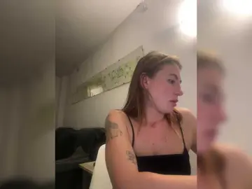 MaggieModest  live sex cam