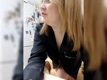 Maria557  live sex cam