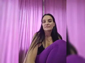 FoxxyAna  live sex cam