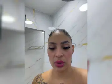 RileyWomms  live sex cam