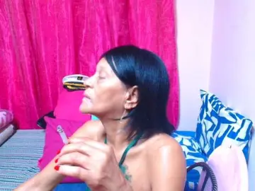 SLUTTYROXY  live sex cam