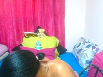 SLUTTYROXY  live sex cam