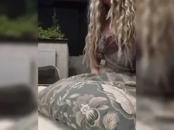 Sofaa  live sex cam