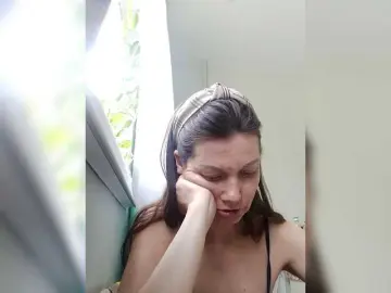 Zvezda2511  live sex cam