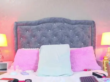 YesyHills  live sex cam