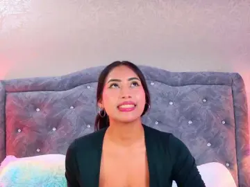 YesyHills  live sex cam