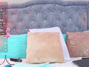 YesyHills  live sex cam