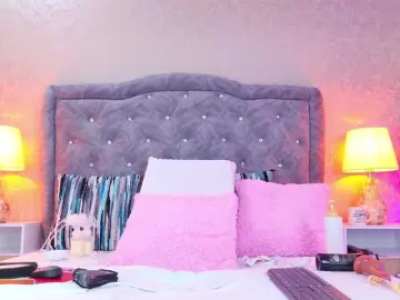 YesyHills  live sex cam