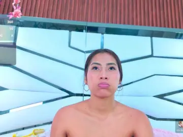 YesyHills  live sex cam