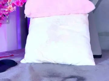 YesyHills  live sex cam