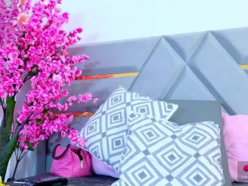 YesyHills  live sex cam