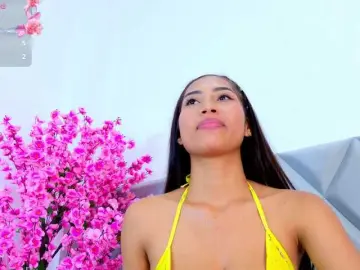 YesyHills  live sex cam