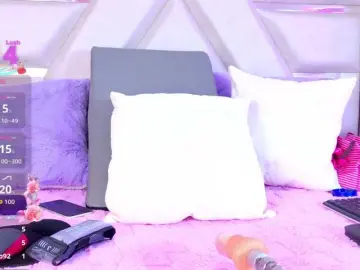 YesyHills  live sex cam