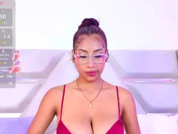 YesyHills  live sex cam