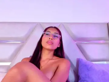 YesyHills  live sex cam