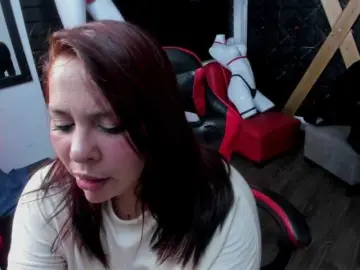 Ivybrowm  live sex cam