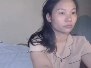 Whisperinrain  live sex cam