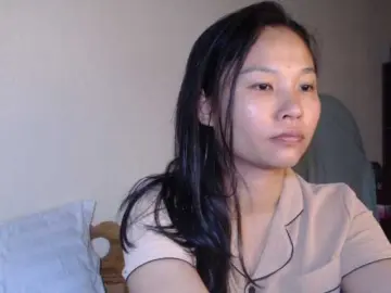 Whisperinrain  live sex cam
