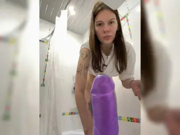 Boomwomen1  live sex cam