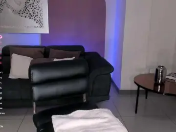 LizzHamilton  live sex cam