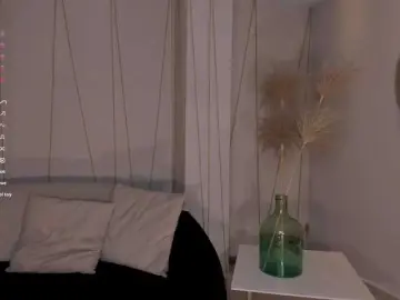 LizzHamilton  live sex cam