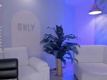 LizzHamilton  live sex cam