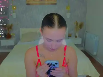 Kiki-angelll  live sex cam