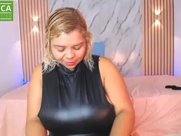 Caisebigtits  live sex cam