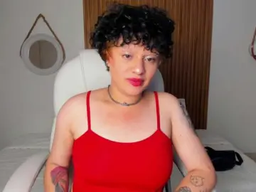 AlaskaDeluxe  live sex cam