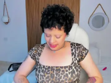 AlaskaDeluxe  live sex cam