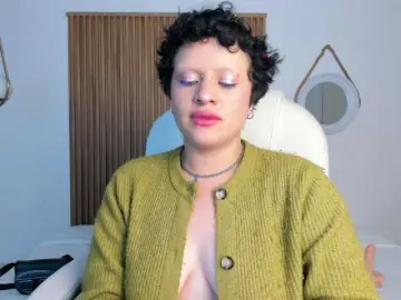 AlaskaDeluxe  live sex cam