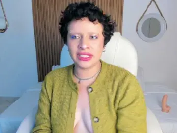 AlaskaDeluxe  live sex cam