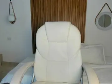 AlaskaDeluxe  live sex cam