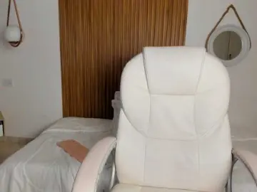 AlaskaDeluxe  live sex cam