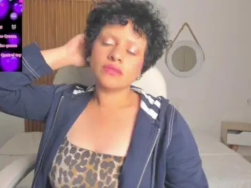 AlaskaDeluxe  live sex cam